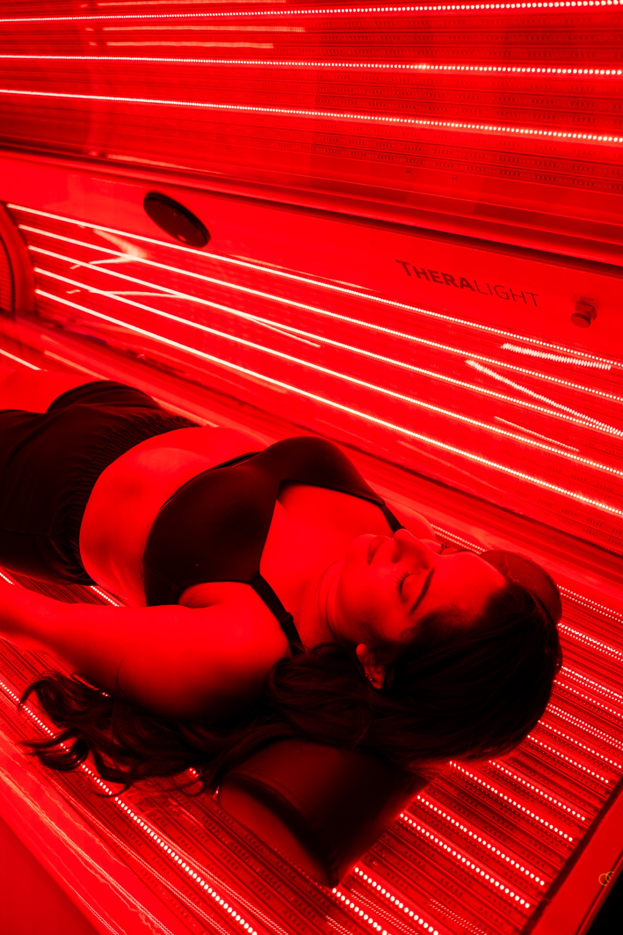 iCRYO Okatie-Bluffton guest enjoying red light therapy